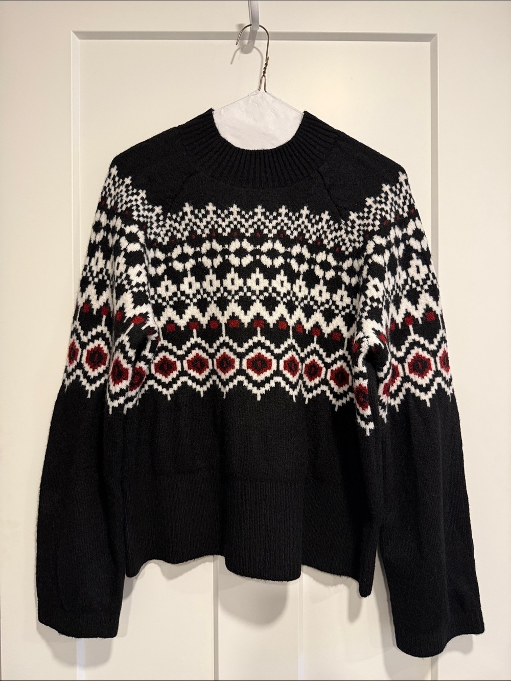 H&M Fair Isle Nordic Sweater Black Red White Cozy Knit Size M